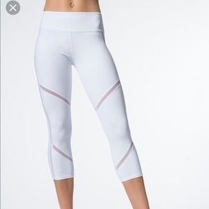 ALO Yoga White Crops XS NWOT